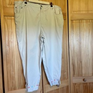 Khaki crop pants with colored snaps